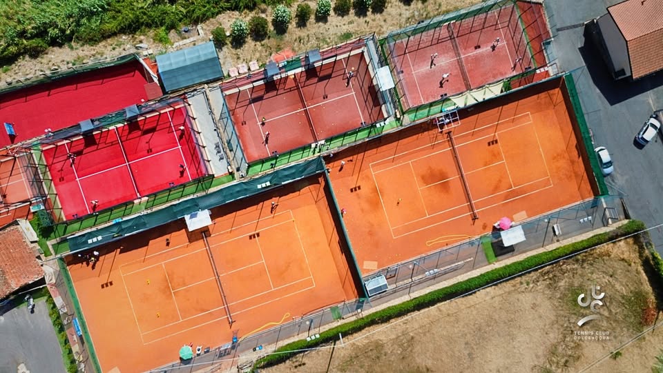 Vista aerea dei campi sportivi del Tennis Club Dolceacqua