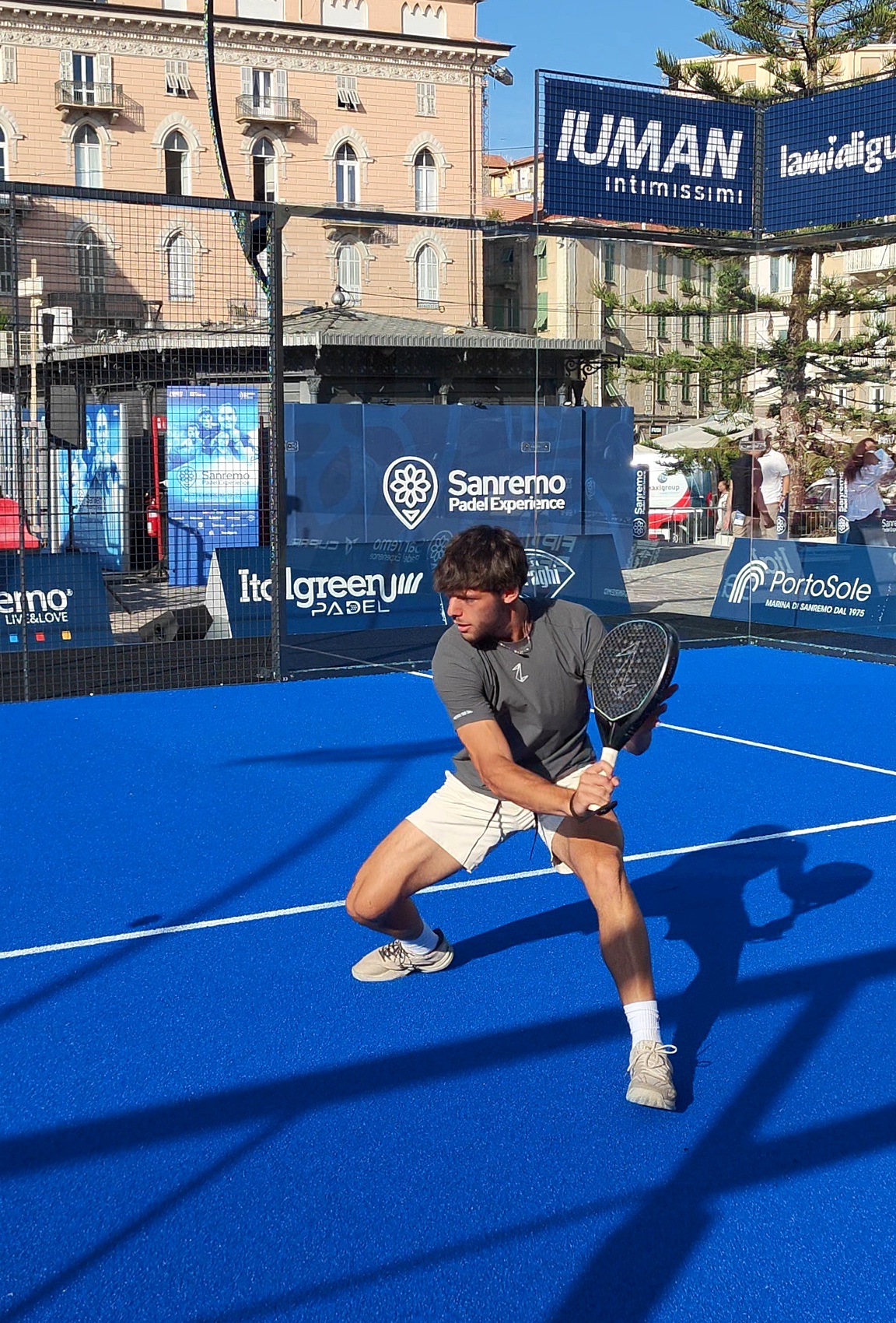Tommaso Forneris durante un torneo di padel a Sanremo